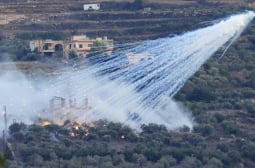 Израел изгори с бял фосфор 5-километрова зона в Ливан