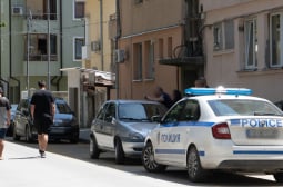 Ученичка полетя от третия етаж в Добрич, съседите са в шок