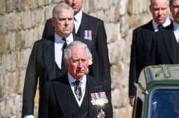 Кралски раздор: Чарлз III готви чутовен удар на скандалния си брат