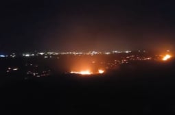Огнен ад на три гръцки острова! Евакуираха над 10 000 туристи ВИДЕО