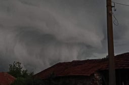 Апокалипсисът е тук: Цунами удари България, бурята отива към тези градове ВИДЕО/СНИМКИ