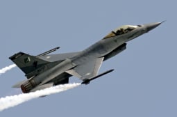 Le Monde: Русия с отчаяна маневра, за да попречи на трансфера на F-16
