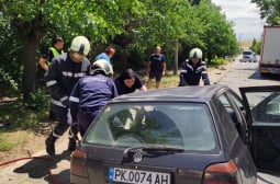 Зверска катастрофа в Пазарджишко! Режат ламарини да измъкнат шофьор СНИМКИ