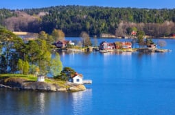 Новата Италия: Шведски град продава земи за 8 цента и светът полудя! СНИМКИ