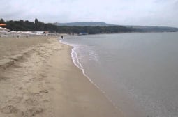 На вниманието на туристите: Ръждясало желязо на този плаж прати жена в болница 