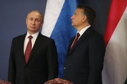 Мисия за мир: Орбан кацна в Москва