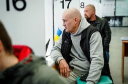 Киев търси от кол и въже мъже за фронта 
