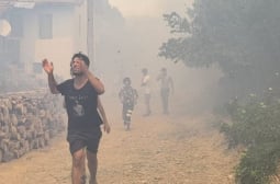 Истински ад! Ямболско село в огнен капан, хората сами се евакуират ВИДЕО 
