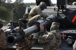 Ройтерс: Германия възнамерява да намали наполовина военната помощ за Украйна 