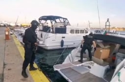 Ексклузивно ВИДЕО от луксозната яхта край Царево, тъпкана с дрога