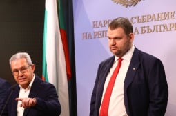 Цонев алармира: Извършват преврат срещу Пеевски!
