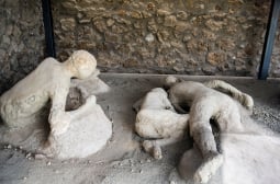 Скелети от Помпей разкриха, че изригването на Везувий е предшествано от друг ужас