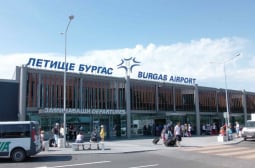 Тяло на мъж шокира минувачи край летището в Бургас, оказа се, че е...