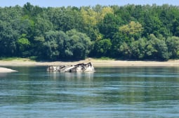 Милиони евро на дъното на р. Дунав заради близо 200 потопени кораби със...