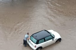 Свирепи бури удариха България, градове са под вода! Апокалиптични КАДРИ