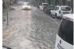 Адска буря удари Бургас, градът тръгна да отива под водата ВИДЕО
