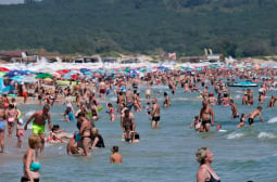 Нещо невиждано от десетилетие стана точно в 11:15 часа на плажа в Приморско СНИМКИ