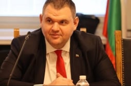 Пеевски: Депутатите са уплашени от разкритията за „Булгартабак“ и „мистър Кеш“ 