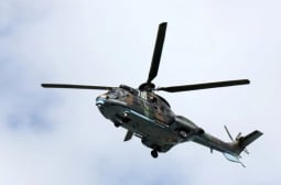 Вертолет "Кугър" започна облитане над горящите складове в района на Елин Пелин