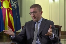 Голям резил за македонския премиер, увисна във въздуха ВИДЕО