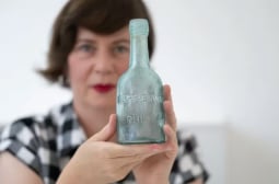  Жена откри най-старото писмо в бутилка, ето какво пише в него СНИМКИ