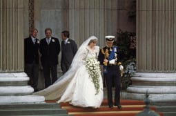 „Сватбата на века“: Чарлз взе лейди Даяна в кристална каляска ВИДЕО