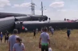 Ужас след влакова катастрофа в Русия, не спират да броят ранените, вече минаха 100 ВИДЕО