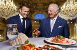 С какво гости Макрон Чарлз III на вечеря за 500 000 евро
