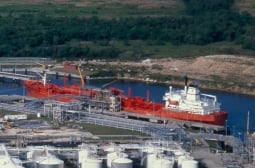 Вносът на LNG в Азия достига рекорд след отказа на ЕС от суровината