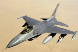 Bloomberg: Първата партида изтребители F-16 пристигна в Украйна 