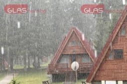 Пороен дъжд удари това място в България, а  суперклетка пълзи към... СНИМКИ