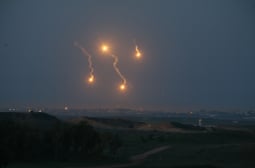 "Хизбула" засипа Израел с дъжд от ракети "Катюша" ВИДЕО