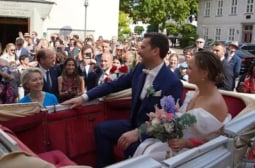 Дъщерята на Урсула фон дер Лайен се омъжи: Съпругът й взе нейното фамилно име СНИМКИ