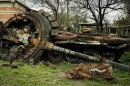 Украински бойци отблъснаха руска танкова атака в Харковска област ВИДЕО