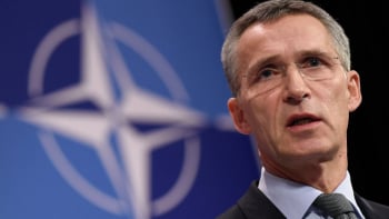 Военният министър с голяма бомба за шефа на НАТО 