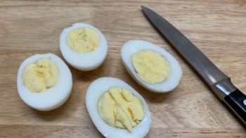 Ето как да варите яйцата, за да не стане жълтъкът зелен 