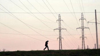 Украинската енергийна система е на ръба на колапса: Спират тока на всички предприятия заради...