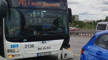 Ужас с БМВ и автобус от градския автобус в София СНИМКИ