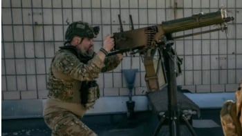 The Guardian: Пазят небето над Киев с музейни картечници, шокиращо е кой стреля с тях