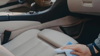 Как да почистите седалките на колата: 6 лесни стъпки