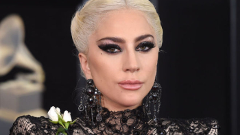 Какво се случва? Лейди Гага е неузнаваема, феновете й са в шок СНИМКИ
