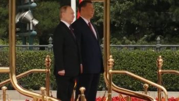 Си посрещна Путин с почести в Пекин ВИДЕО