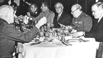Кулинарно пиршество на конференцията в Ялта, Чърчил и Рузвелт са във възторг от... 