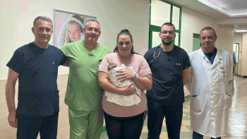 Спасена от лекарите в „Пълмед" родилка прегърна първа рожба 