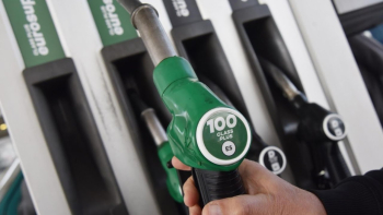 Мит или истина: Почиства ли горивната система 100-октановия бензин?