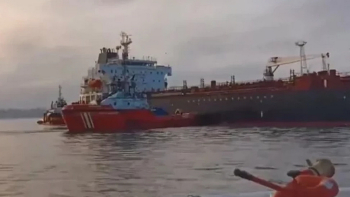 SOS! Напечена ситуация с танкер с руски петрол, блокира Босфора СНИМКИ