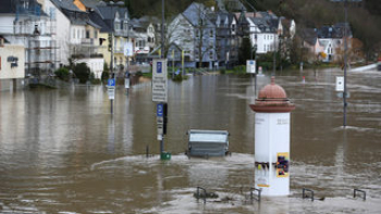 Апокалипсис: Южна Германия е под вода, наредиха евакуация ВИДЕО