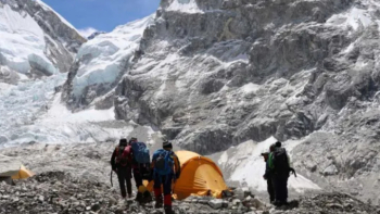 Смразяващо: Разчистиха тонове скелети и боклук от Еверест 