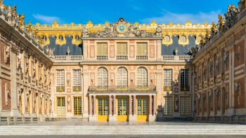 Извънредна ситуация в двореца Версай, евакуират наред
