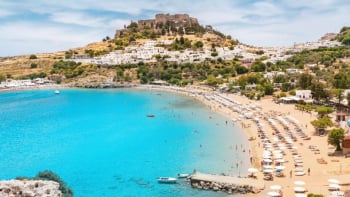 Гърция готви тежък удар по туристите, въвежда строги ограничения 